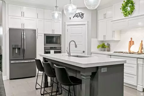 Kitchen - 3934 S Saddleback Rd, Washington, UT 84780 photo 2 of 5