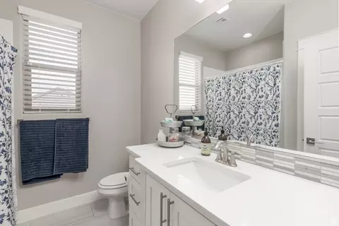 Bath - 3934 S Saddleback Rd, Washington, UT 84780 photo 7 of 8