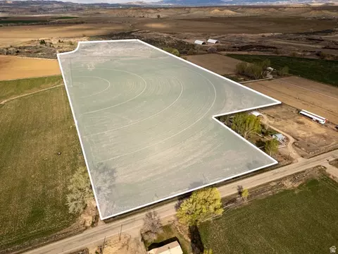 5602 S 9500 E, Jensen, UT 84035 photo 2