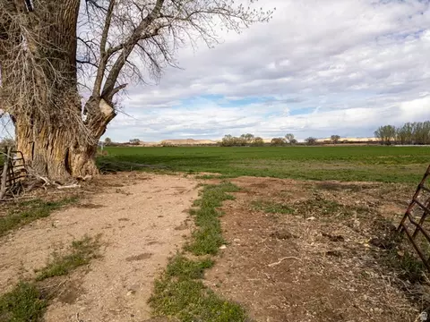 5602 S 9500 E, Jensen, UT 84035 photo 7