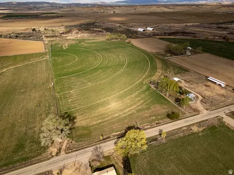5602 S 9500 E, Jensen, UT 84035 photo 3