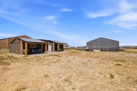 Exterior - 285 E Cimmarron Way N, Erda, UT 84074 photo 3 of 14