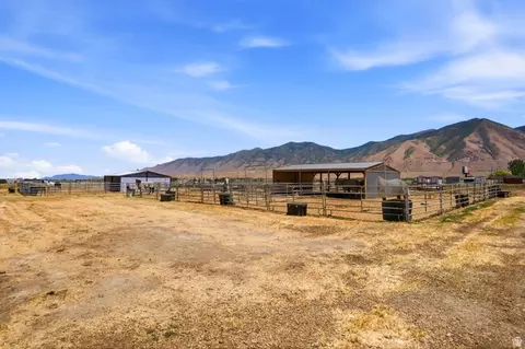 Exterior - 285 E Cimmarron Way N, Erda, UT 84074 photo 9 of 14
