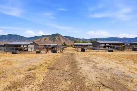 Exterior - 285 E Cimmarron Way N, Erda, UT 84074 photo 6 of 14