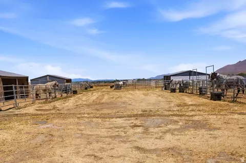 Exterior - 285 E Cimmarron Way N, Erda, UT 84074 photo 11 of 14