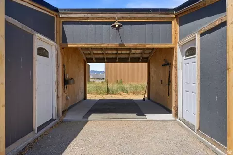 Exterior - 285 E Cimmarron Way N, Erda, UT 84074 photo 2 of 14