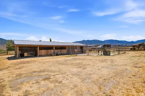 Exterior - 285 E Cimmarron Way N, Erda, UT 84074 photo 8 of 14