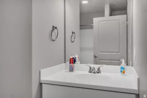 Bath - 1140 W 950 N #E201, Orem, UT 84057 photo 2 of 3