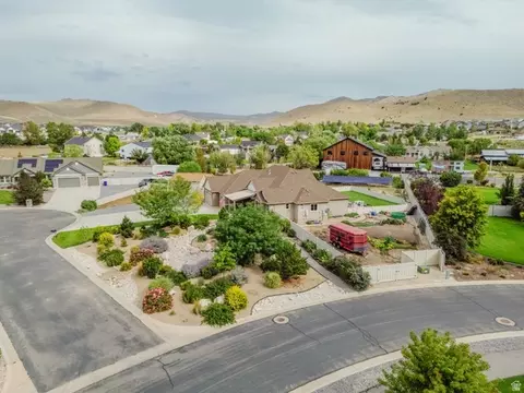 View/Area - 1879 E Tickville Cir, Eagle Mountain, UT 84005 photo 5 of 23
