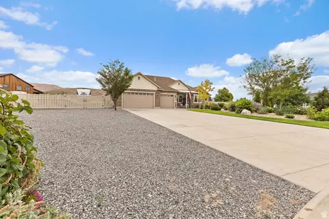 Exterior - 1879 E Tickville Cir, Eagle Mountain, UT 84005 photo 4 of 27