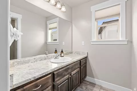 Bath - 1879 E Tickville Cir, Eagle Mountain, UT 84005 photo 4 of 6