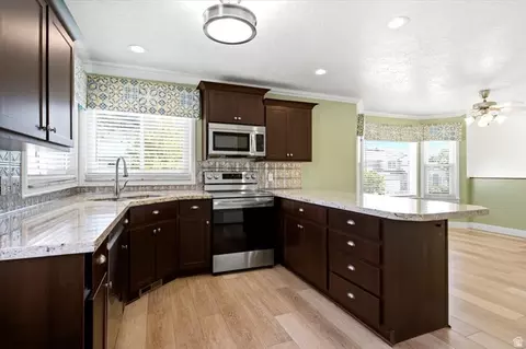 Kitchen - 618 Willow Bend Dr, Centerville, UT 84014 photo 3 of 3