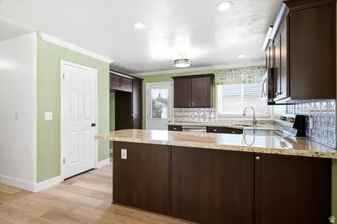 Kitchen - 618 Willow Bend Dr, Centerville, UT 84014 photo 1 of 3