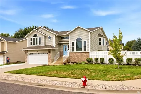Exterior - 618 Willow Bend Dr, Centerville, UT 84014 photo 3 of 10