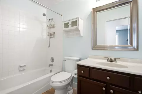 Bath - 618 Willow Bend Dr, Centerville, UT 84014 photo 3 of 4