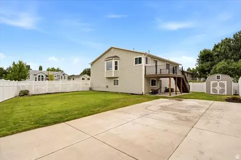 Exterior - 618 Willow Bend Dr, Centerville, UT 84014 photo 7 of 10