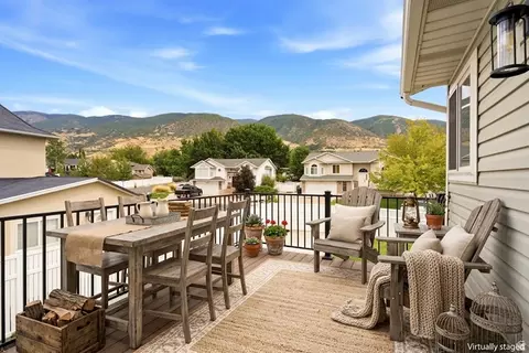 Exterior - 618 Willow Bend Dr, Centerville, UT 84014 photo 5 of 10