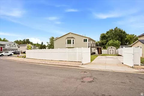 Exterior - 618 Willow Bend Dr, Centerville, UT 84014 photo 10 of 10