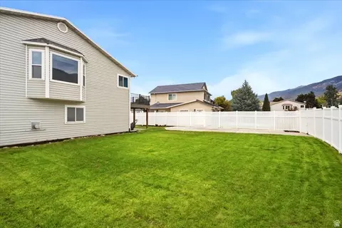 Exterior - 618 Willow Bend Dr, Centerville, UT 84014 photo 8 of 10