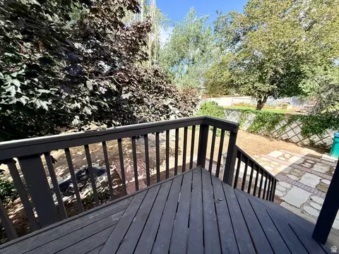 Exterior - 10320 S Clearview Dr, Sandy, UT 84070 photo 4 of 7