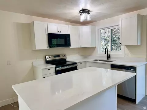 Kitchen - 10320 S Clearview Dr, Sandy, UT 84070 photo 1 of 3