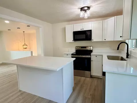 Kitchen - 10320 S Clearview Dr, Sandy, UT 84070 photo 2 of 3