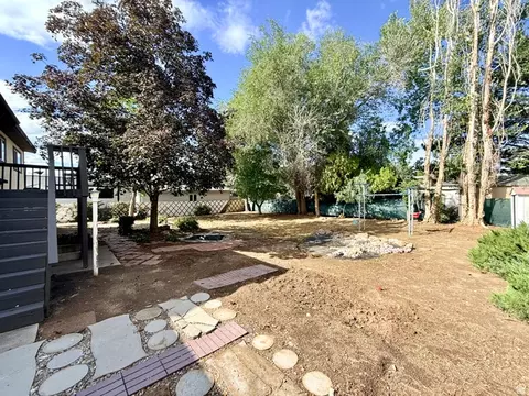 Exterior - 10320 S Clearview Dr, Sandy, UT 84070 photo 6 of 7