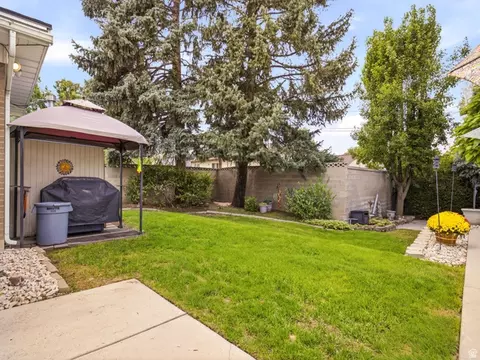 Exterior - 5382 S 1340 E, Murray, UT 84117 photo 7 of 9