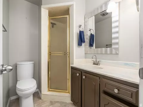 Bath - 5382 S 1340 E, Murray, UT 84117 photo 2 of 3