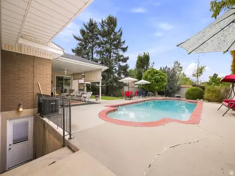Exterior - 5382 S 1340 E, Murray, UT 84117 photo 5 of 9