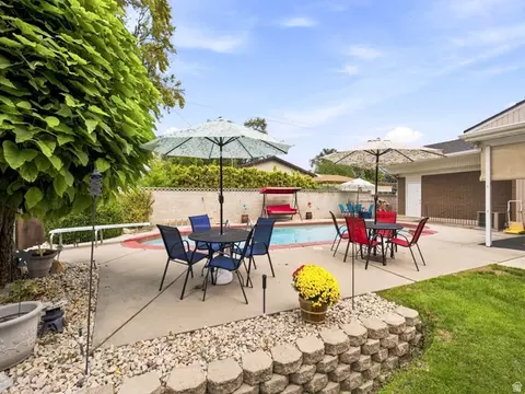 Exterior - 5382 S 1340 E, Murray, UT 84117 photo 3 of 9
