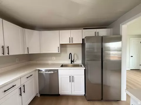 Kitchen - 152 S 400 E, Clearfield, UT 84015 photo 2 of 2