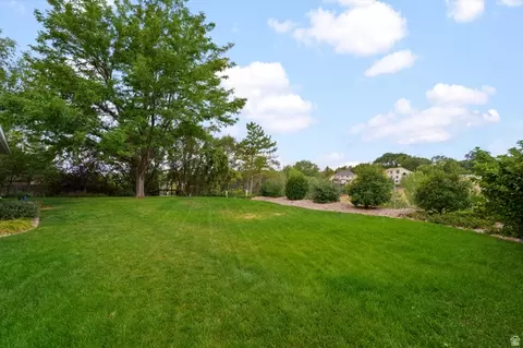Exterior - 11602 S Hickory Dr E, Sandy, UT 84092 photo 7 of 13
