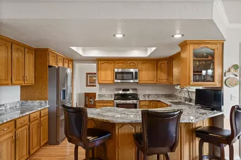 Kitchen - 11602 S Hickory Dr E, Sandy, UT 84092 photo 2 of 5