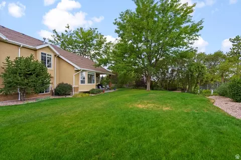 Exterior - 11602 S Hickory Dr E, Sandy, UT 84092 photo 4 of 13