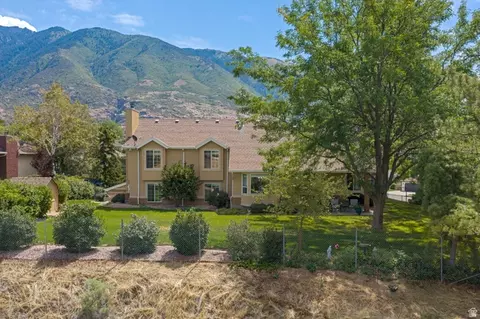 Exterior - 11602 S Hickory Dr E, Sandy, UT 84092 photo 12 of 13