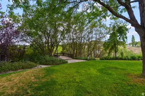 Exterior - 11602 S Hickory Dr E, Sandy, UT 84092 photo 8 of 13