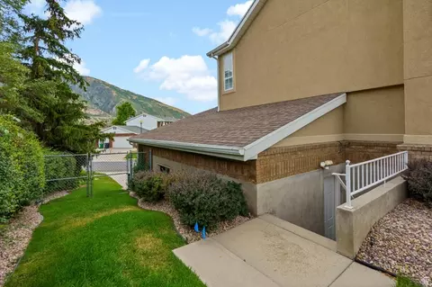 Exterior - 11602 S Hickory Dr E, Sandy, UT 84092 photo 11 of 13
