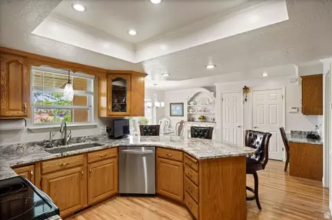 Kitchen - 11602 S Hickory Dr E, Sandy, UT 84092 photo 5 of 5