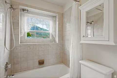 Bath - 11602 S Hickory Dr E, Sandy, UT 84092 photo 2 of 4