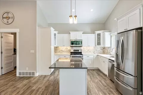 Kitchen - 357 N Walnut Ct, American Fork, UT 84003 photo 4 of 5