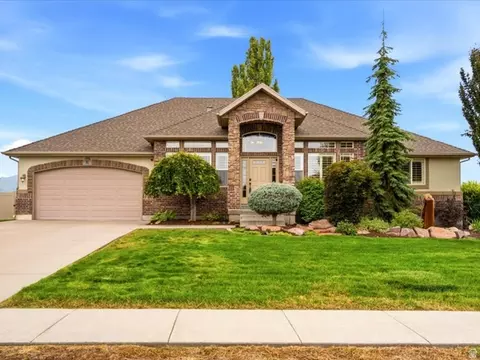 182 N Sierra Way W, Layton, UT 84041
