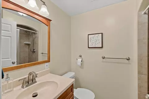 Bath - 2517 S Freedom St, Perry, UT 84302 photo 5 of 6