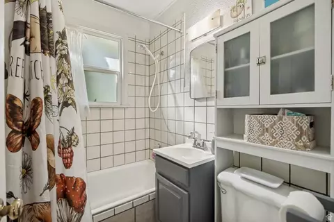 Bath - 902 Grandview Dr, Ogden, UT 84403 photo 1 of 1