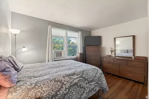 Bedroom - 902 Grandview Dr, Ogden, UT 84403 photo 2 of 2