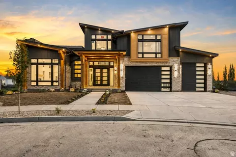 528 E Gilmour St, Grantsville, UT 84029