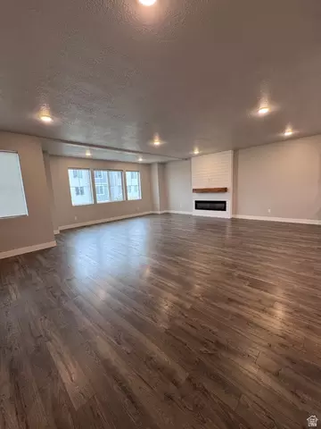 Living - 699 E Ryegrass Dr N, Eagle Mountain, UT 84005 photo 1 of 1