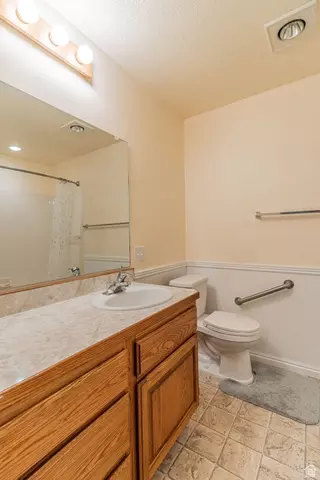 Bath - 295 N 330 E, Orem, UT 84057 photo 4 of 9