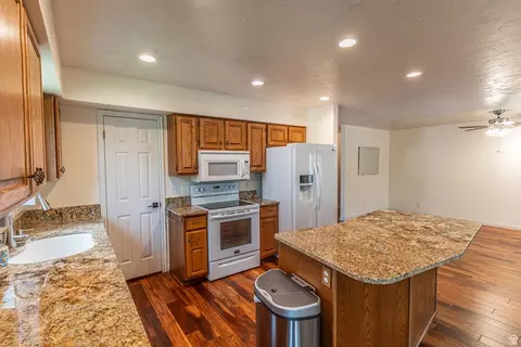 Kitchen - 295 N 330 E, Orem, UT 84057 photo 3 of 5
