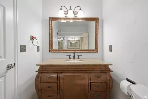Bath - 12 S Moss Dr E, Bountiful, UT 84010 photo 3 of 4